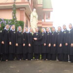 Người Làm Nghề Nữ Tỳ