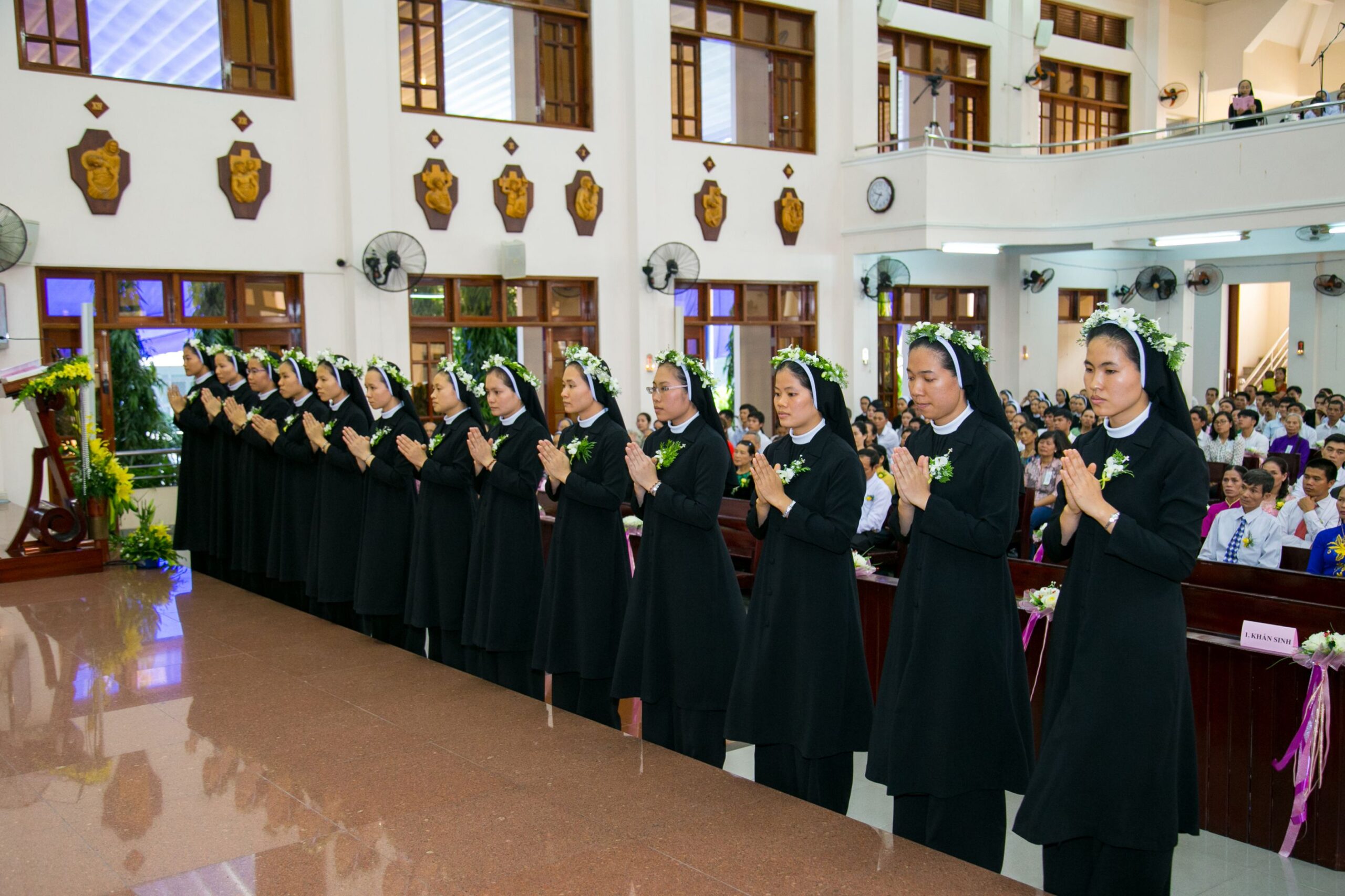 Đời sống dâng hiến – Chúa gọi hay tôi chọn?