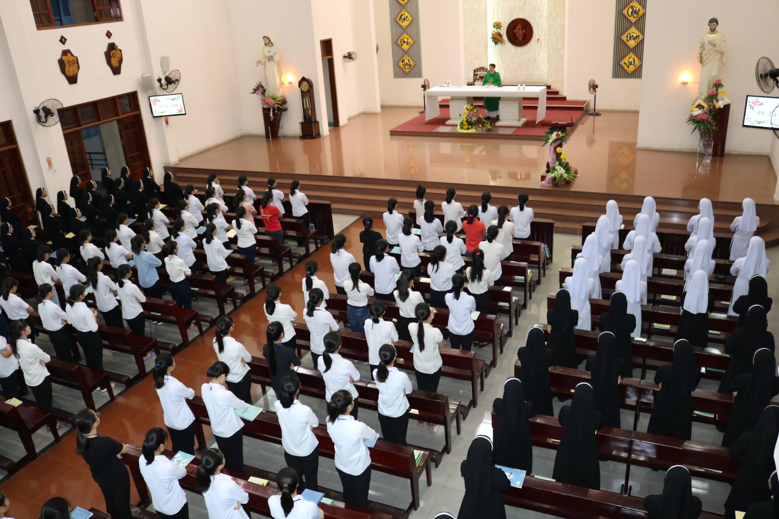 Khóa Tìm Hiểu ơn Gọi – Ngày Thứ Ba: “Đáp Trả Tình Yêu”