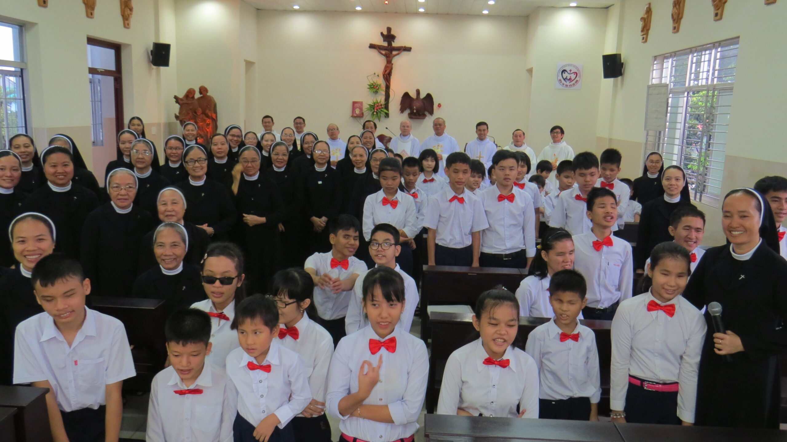 Cộng đoàn Nhật Hồng mừng Bổn mạng Các Thiên Thần Hộ Thủ