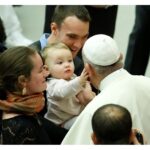 Xưng thú tội lỗi để được ơn tha thứ và cử hành các mầu nhiệm thánh