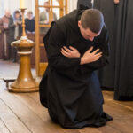 Để đào tạo các tu sĩ nam nữ và chủng sinh