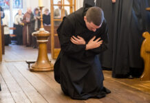 Để đào tạo các tu sĩ nam nữ và chủng sinh