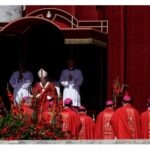 Đức Thánh Cha dâng lễ với các tân Hồng Y và tân Tổng Giám Mục chính tòa