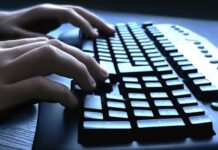 Ăn xin lòng thương hại và anh hùng bàn phím