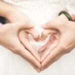 Đời sống hôn nhân và những chiếc áo cặp, nhẫn cặp, kính cặp