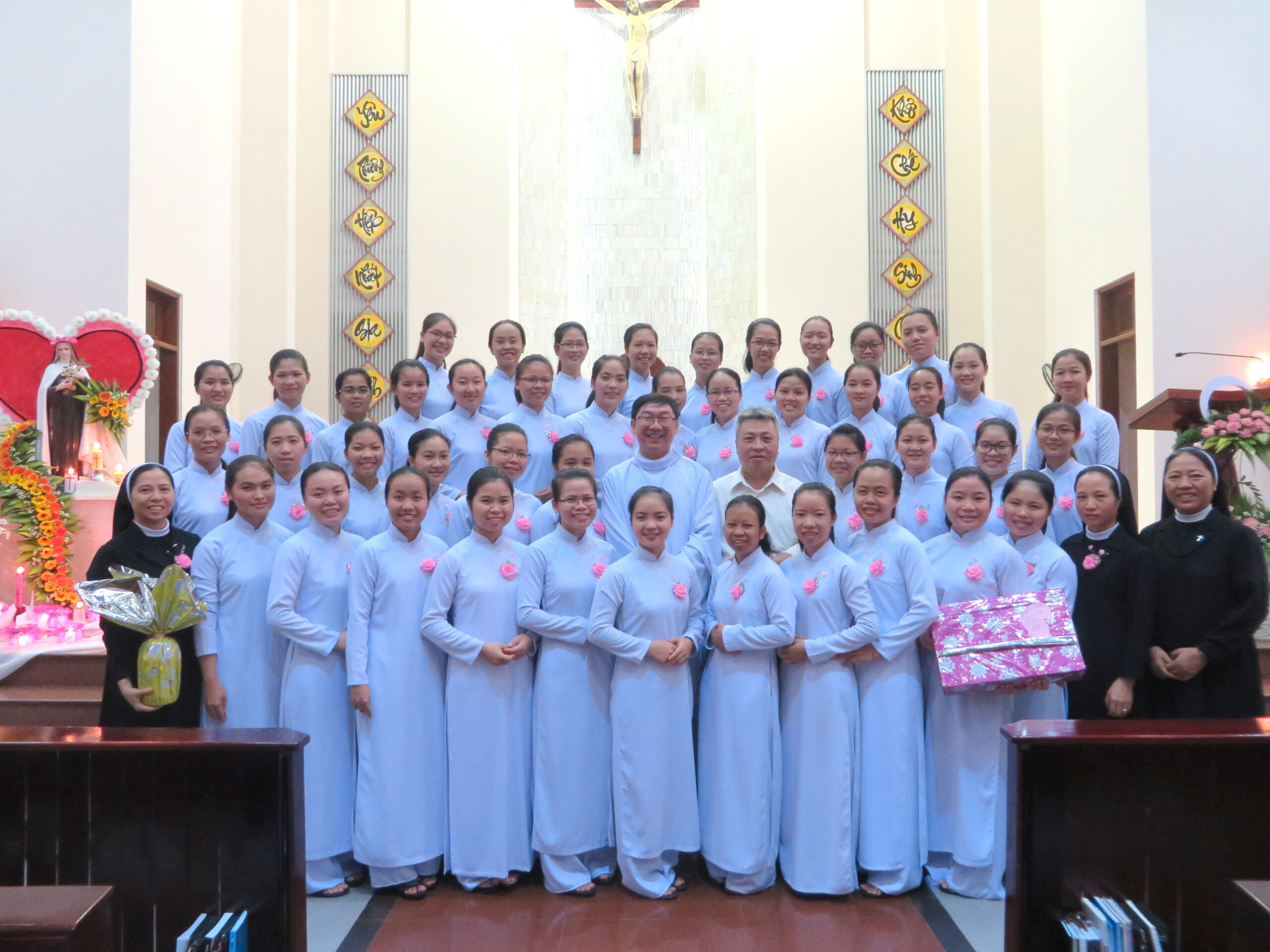 Thanh Tuyển viện mừng Bổn mạng Teresa Hài Đồng Giêsu