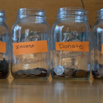 “Tiền nhiều để làm gì?” và cách dạy con tiêu tiền từ lúc lên 3