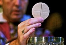 Cầu nguyện với Mẹ Maria để gia tăng lòng sùng kính Thánh Thể