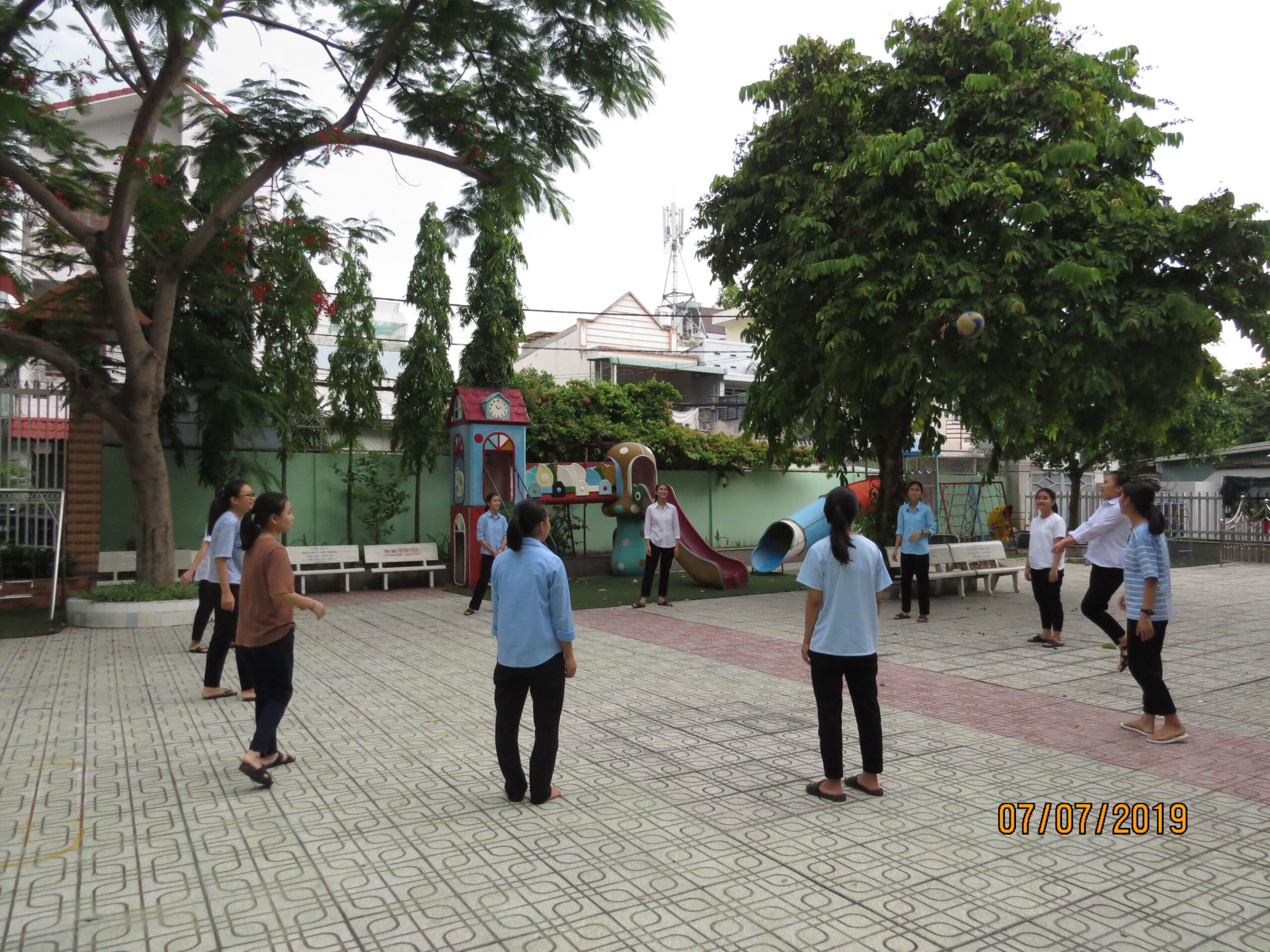 Mái nhà yêu thương