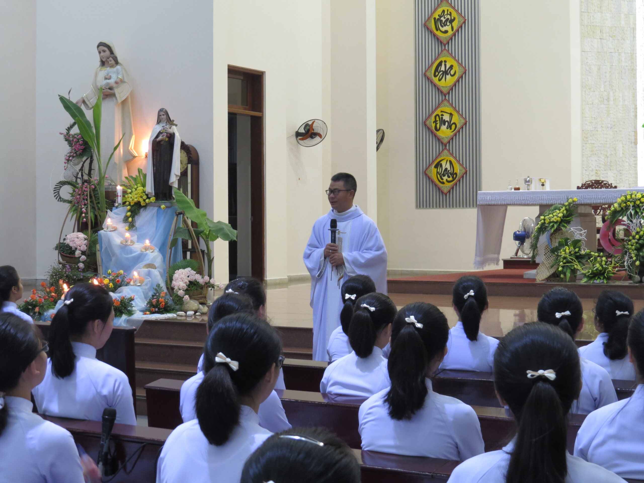 Thanh Tuyển Viện mừng Bổn mạng Têrêsa Hài Đồng Giêsu