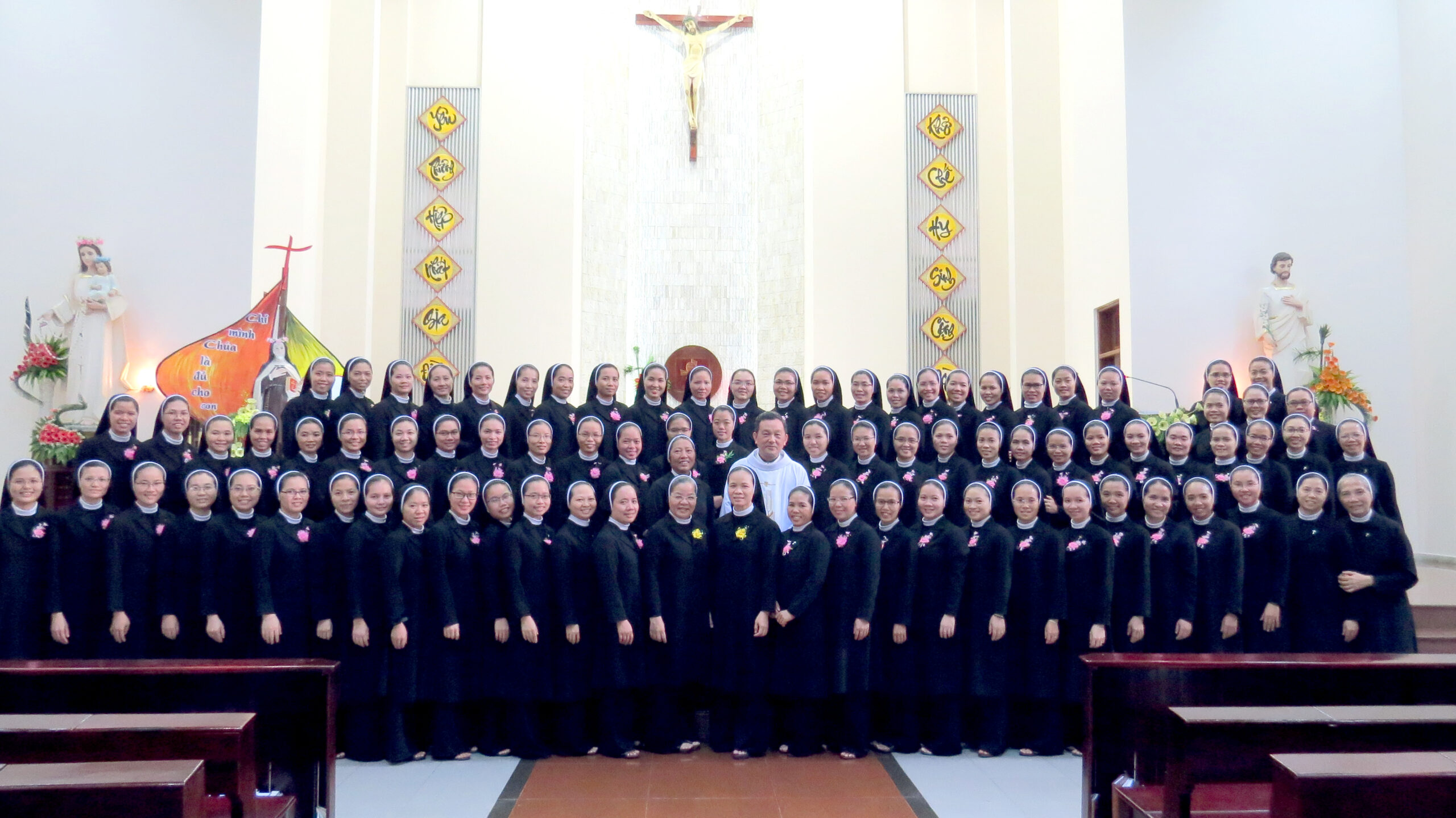 Học viện mừng Bổn mạng Têrêsa Avila