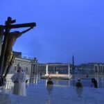 Bài chia sẻ của Đức Thánh Cha Phanxicô trong giờ cầu nguyện và ban phép lành toàn xá Urbi et Orbi