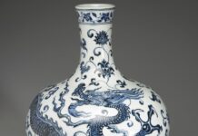 Chiếc bình bạch ngọc