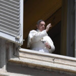 Hãy học cách phản ứng như Đức Mẹ: trỗi dậy và vội vã lên đường