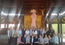 Hành hương Mẹ Hồng Ngọc