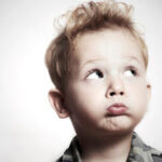 Làm cách nào để dạy một đứa trẻ “ngỗ nghịch”?