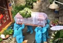 “Tù túng” trong chiếc quan tài