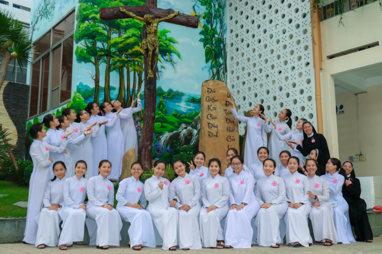 Bước theo chân Chúa