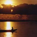 Thuyền trên biển đời