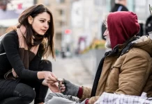 Bố thí có thể đưa chúng ta đến gần Chúa hơn