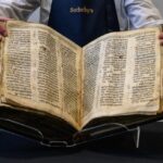 Bản Kinh Thánh tiếng Do Thái gần hoàn chỉnh lâu đời nhất được bán với giá 38,1 triệu đô-la
