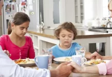 Lợi ích của việc ngồi vào bàn ăn như một gia đình