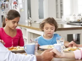 Lợi ích của việc ngồi vào bàn ăn như một gia đình