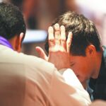 Đến với bí tích hòa giải ngay bạn nhé!