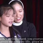 Mắt em vẫn sáng