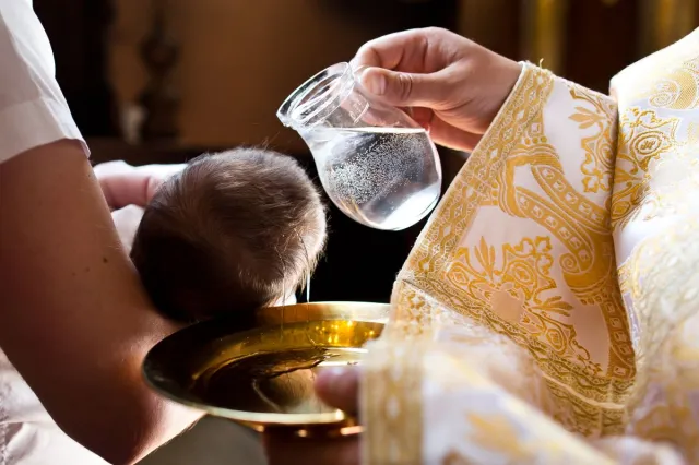 Vatican cảnh báo các linh mục về việc sửa đổi công thức các bí tích