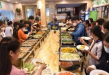 Quán ăn độc lạ giữa Sài Gòn: ăn tùy chọn – trả tùy tâm