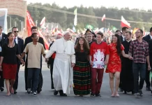 Thông điệp cho người trẻ: Đừng bước đi như khách du lịch nhưng như những người hành hương