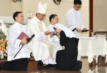 Sống niềm vui đời dâng hiến
