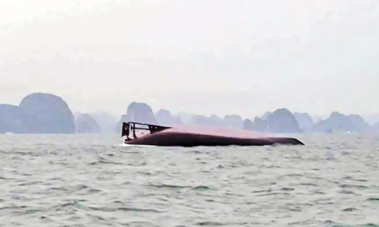 Nỗi đau giữa biển cả